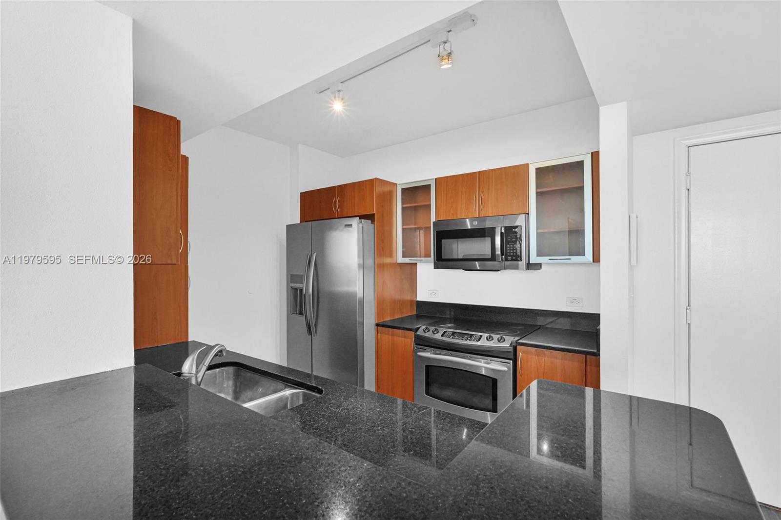 VENTURE AT AVENTURA WEST - Residential Lease