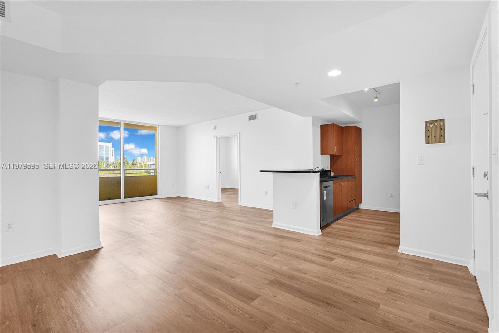 VENTURE AT AVENTURA WEST - Residential Lease