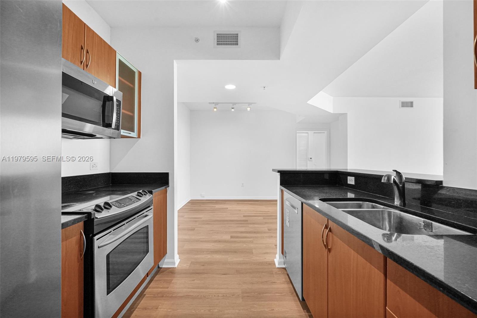 VENTURE AT AVENTURA WEST - Residential Lease