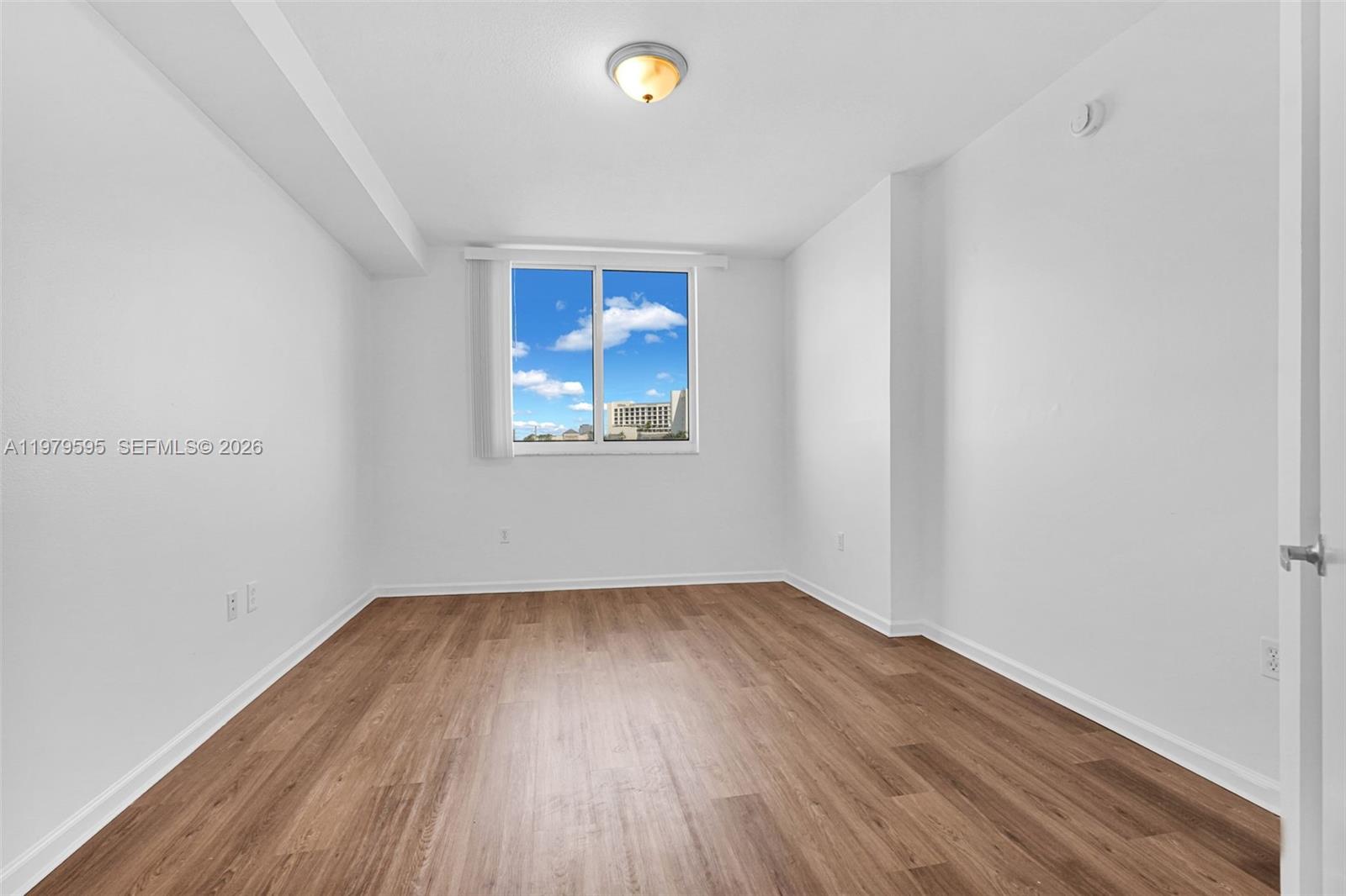 VENTURE AT AVENTURA WEST - Residential Lease