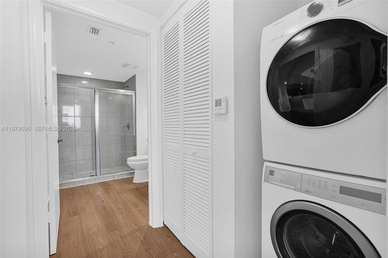 VENTURE AT AVENTURA WEST - Residential Lease