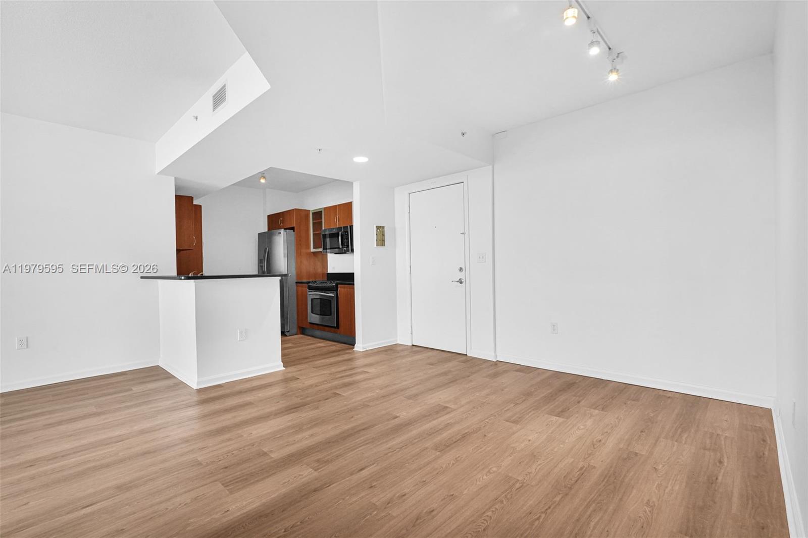 VENTURE AT AVENTURA WEST - Residential Lease