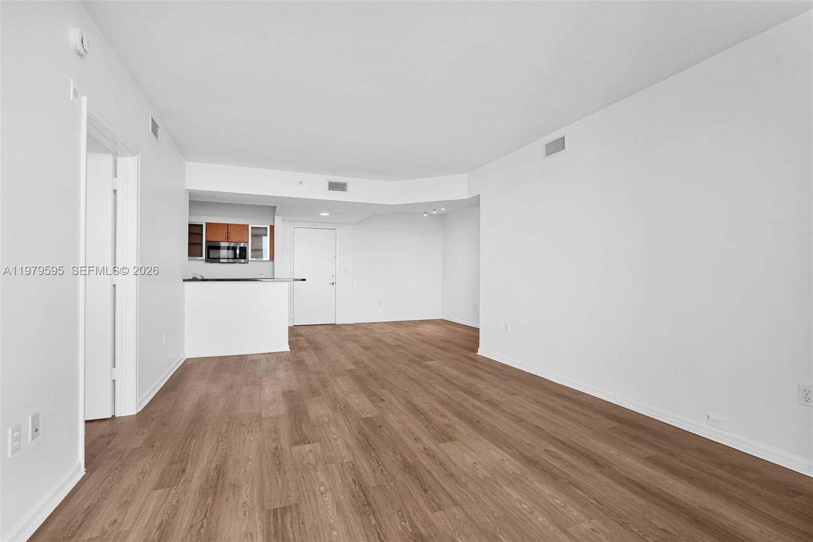 VENTURE AT AVENTURA WEST - Residential Lease