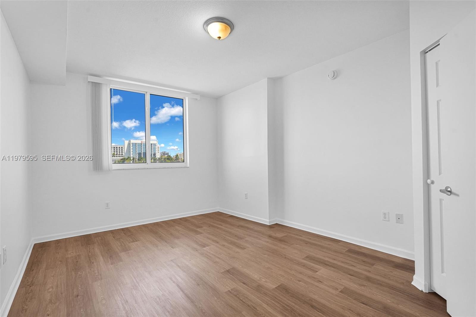 VENTURE AT AVENTURA WEST - Residential Lease