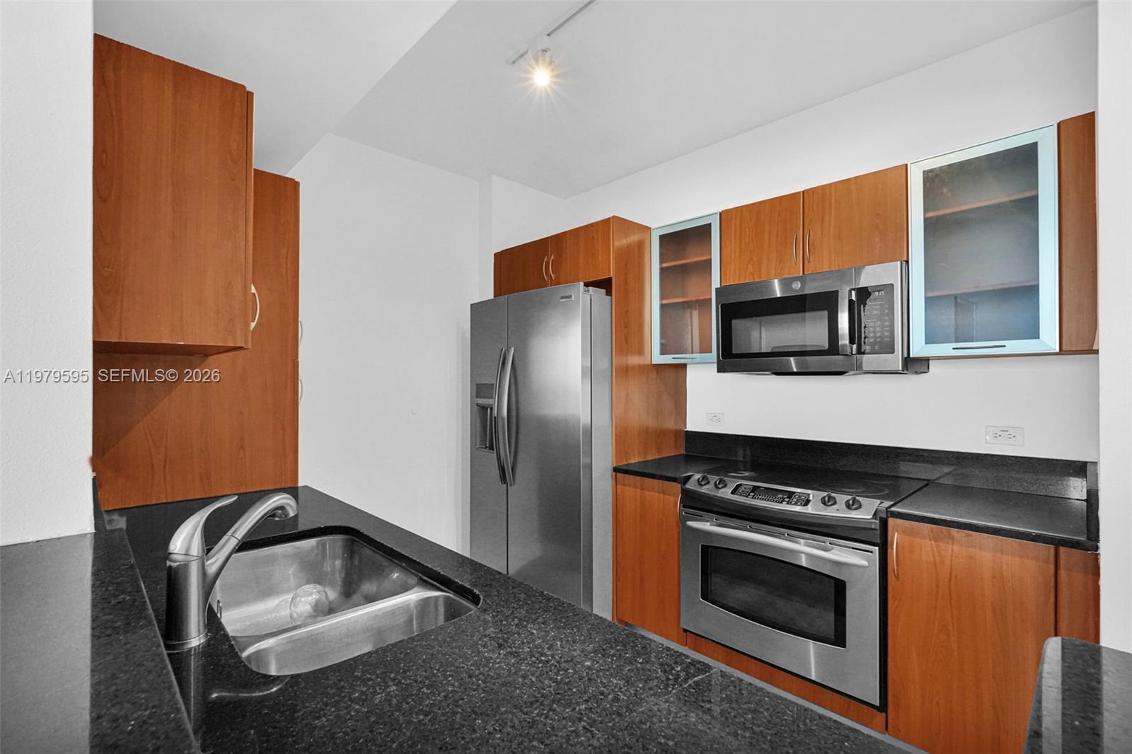 VENTURE AT AVENTURA WEST - Residential Lease