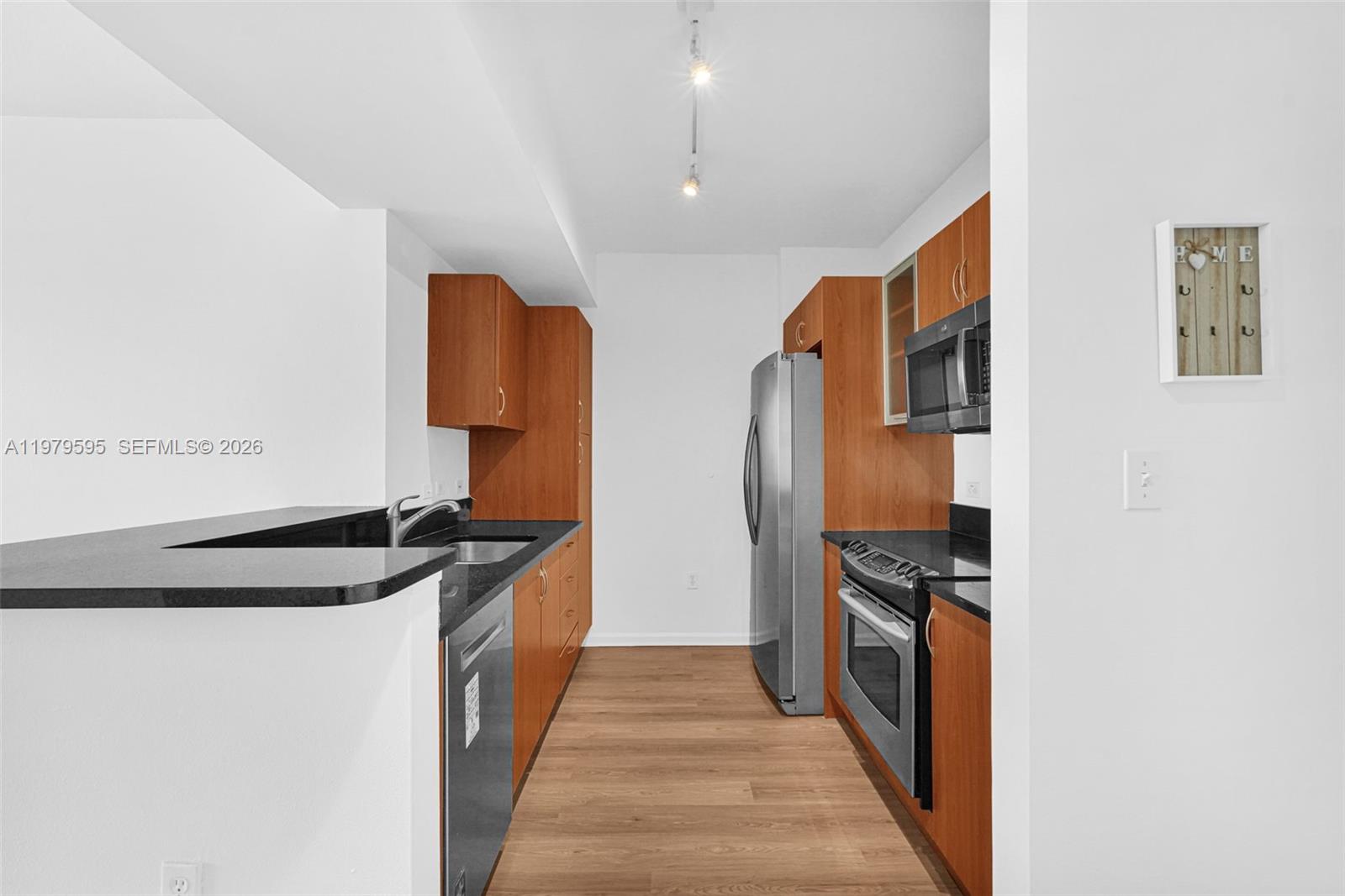 VENTURE AT AVENTURA WEST - Residential Lease