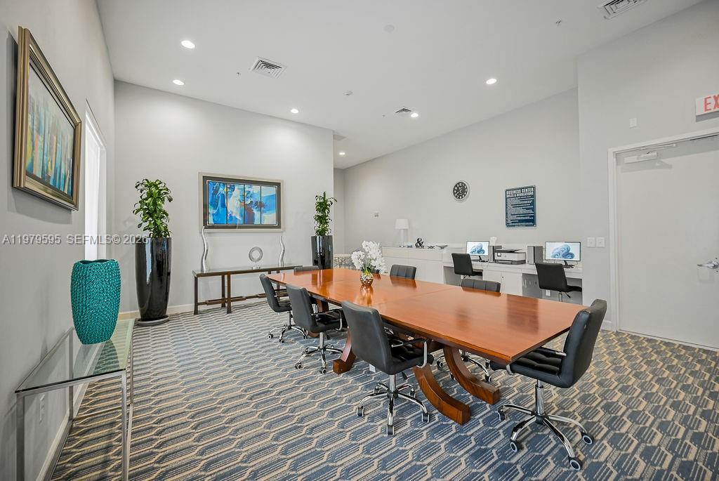 VENTURE AT AVENTURA WEST - Residential Lease