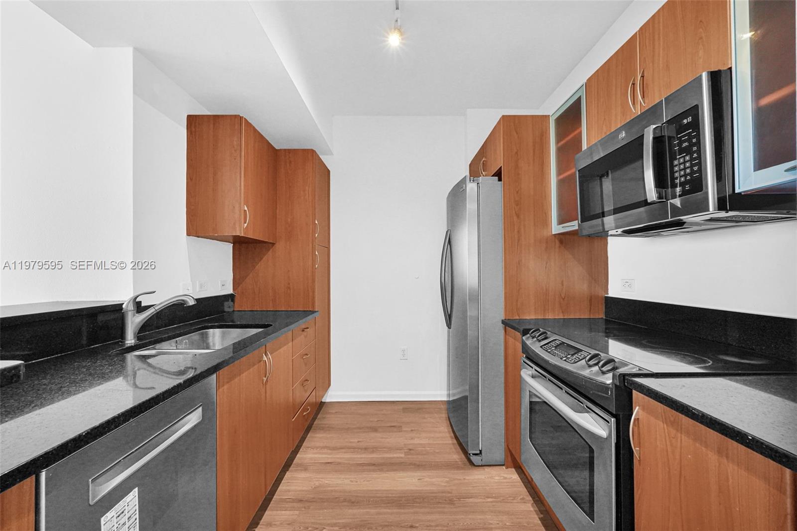 VENTURE AT AVENTURA WEST - Residential Lease