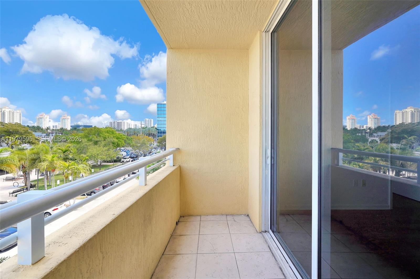 VENTURE AT AVENTURA WEST - Residential Lease