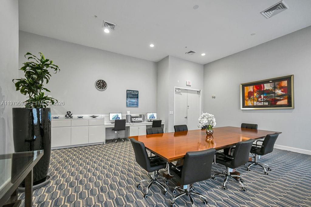 VENTURE AT AVENTURA WEST - Residential Lease