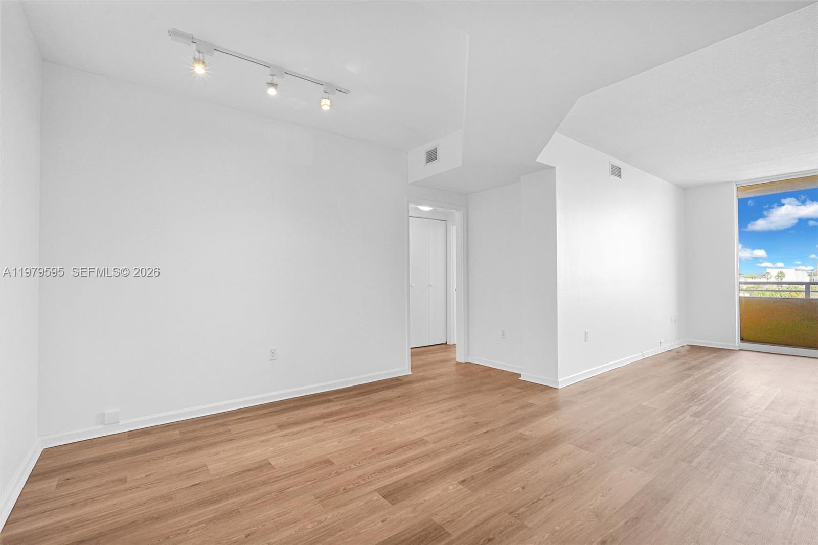 VENTURE AT AVENTURA WEST - Residential Lease