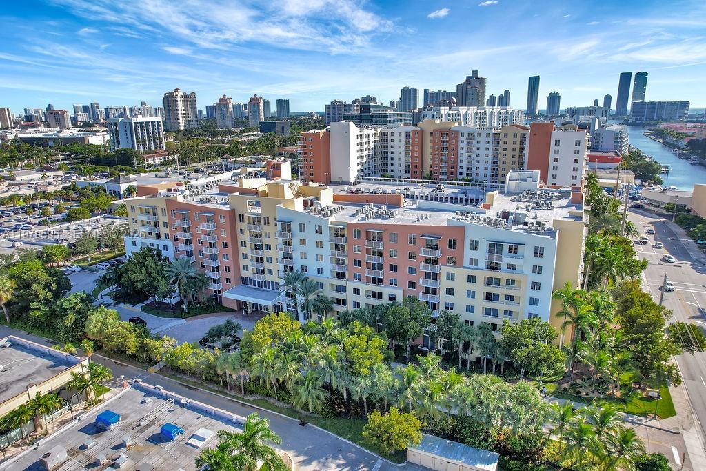 VENTURE AT AVENTURA WEST - Residential Lease