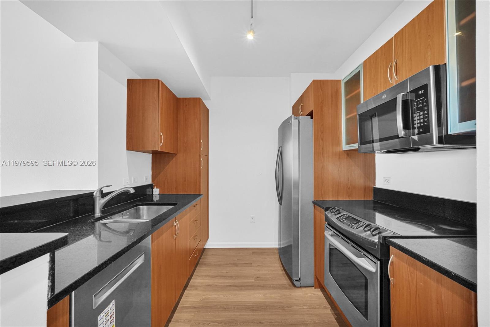 VENTURE AT AVENTURA WEST - Residential Lease