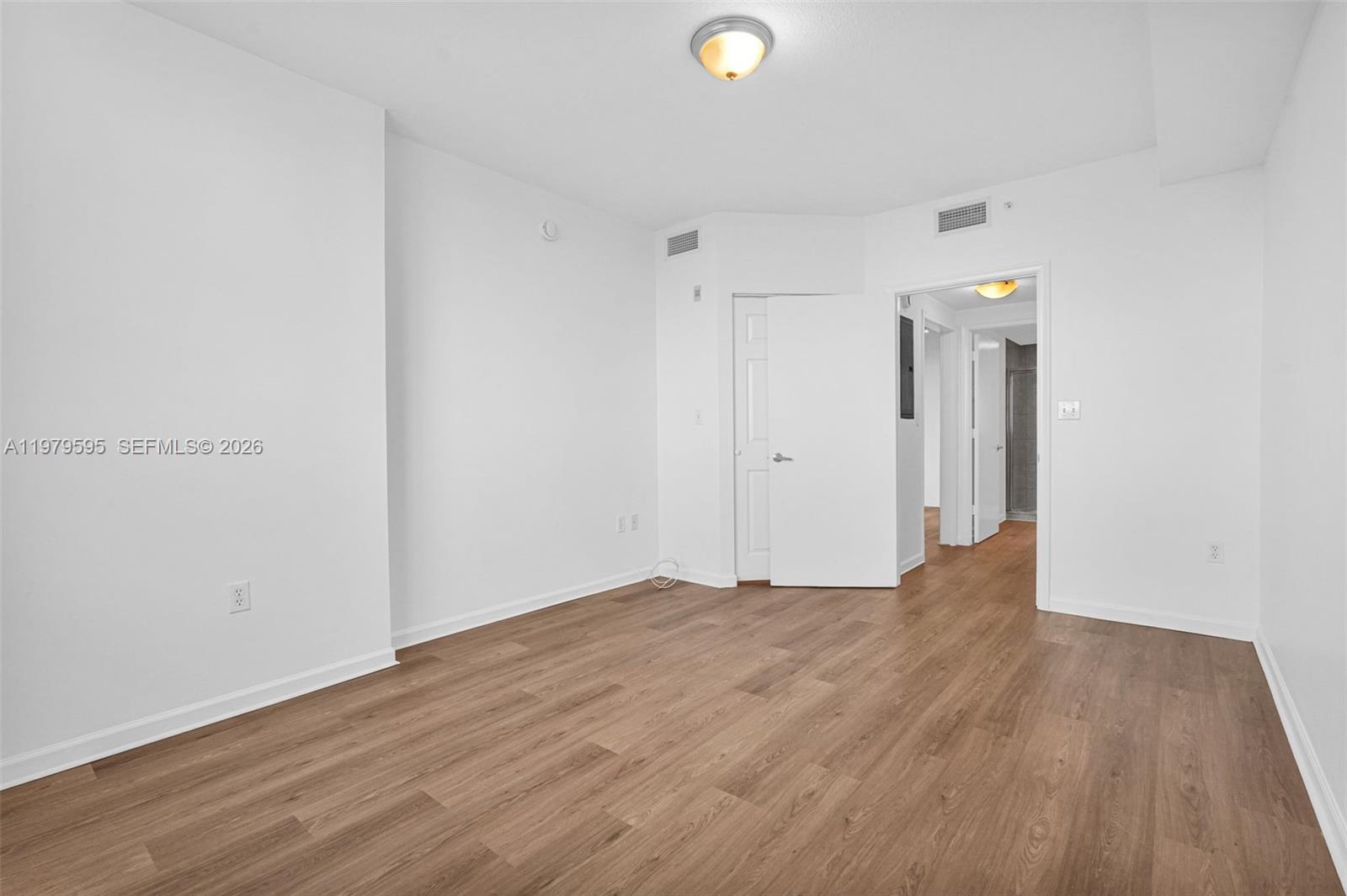 VENTURE AT AVENTURA WEST - Residential Lease