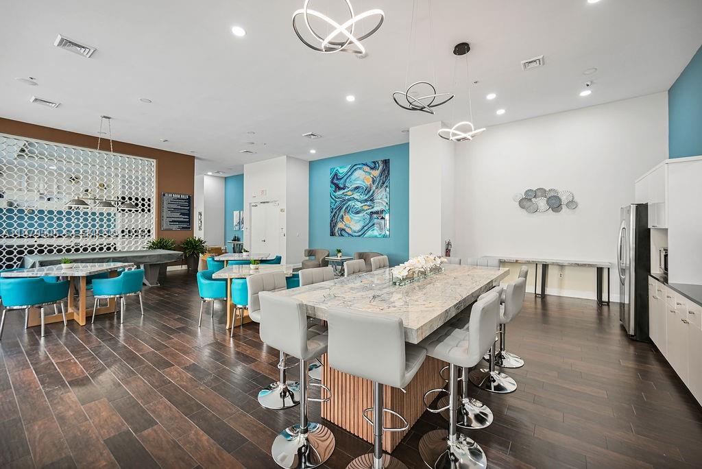 VENTURE AT AVENTURA WEST - Residential Lease