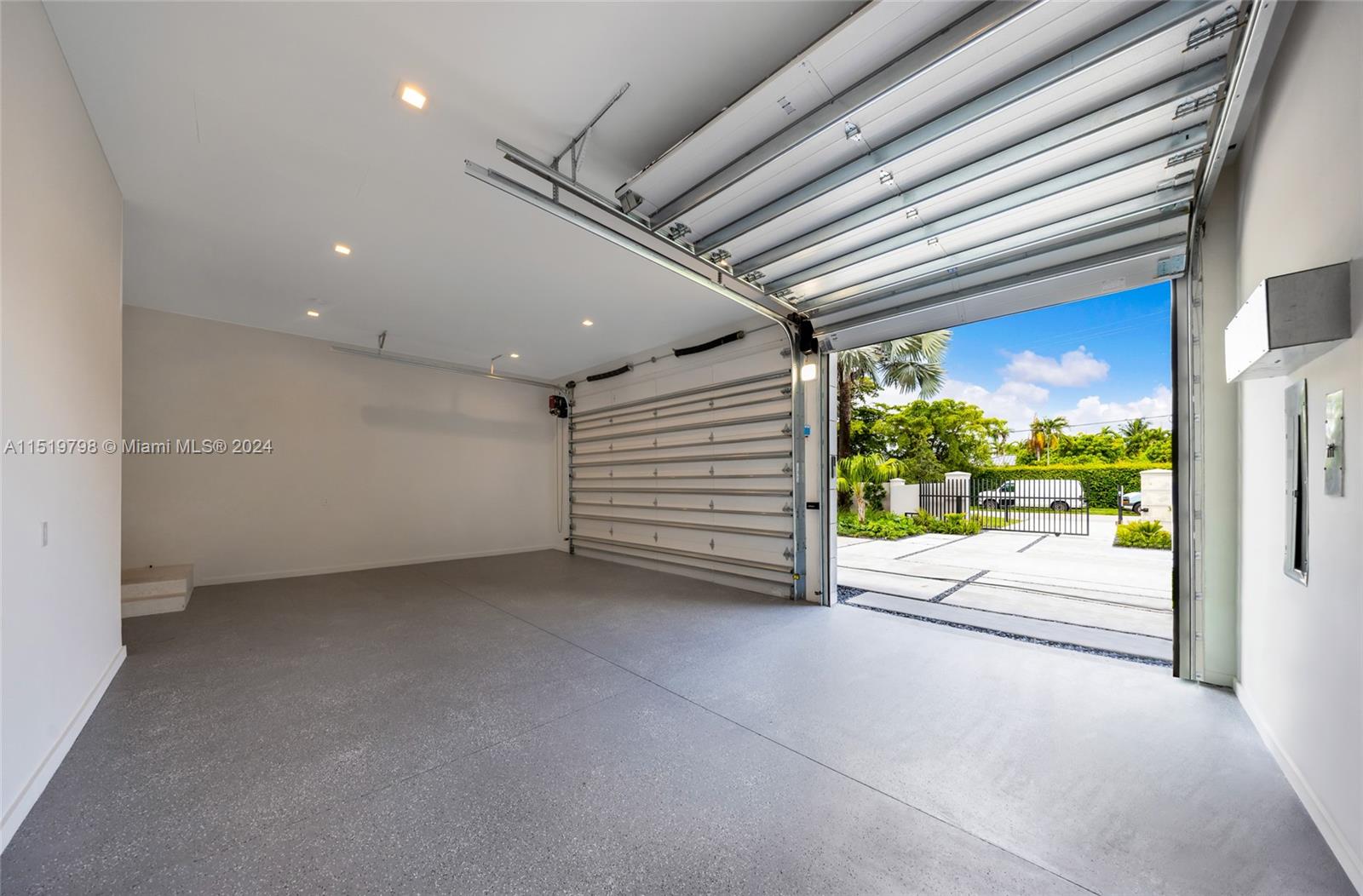 MILLER DRIVE ESTS 1ST ADD - Residential