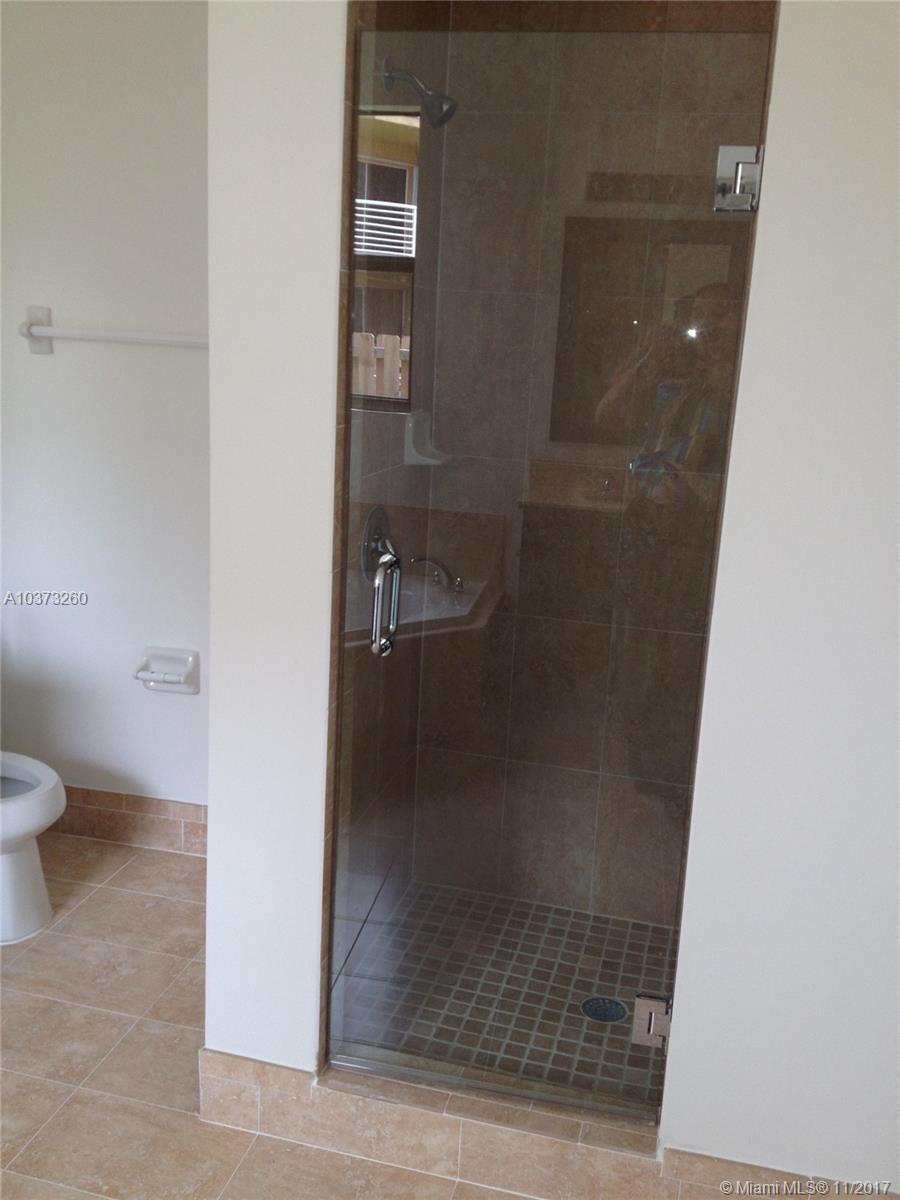 FONTAINEBLEAU WEST - Residential Lease