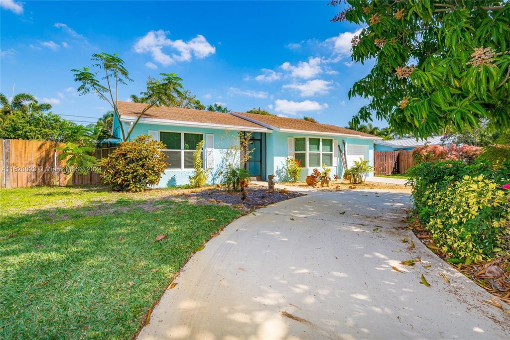 Photo of 505 Heron Dr #505, Delray Beach, FL 33444 (MLS # A11620023)