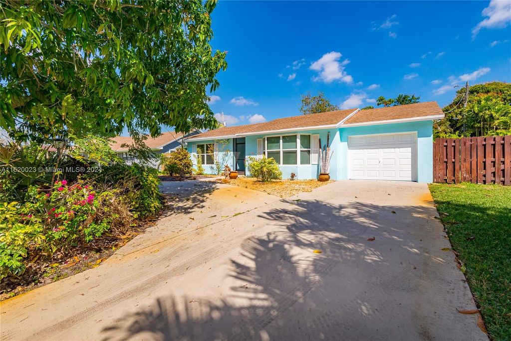 Photo of 505 Heron Dr #505, Delray Beach, FL 33444 (MLS # A11620023)