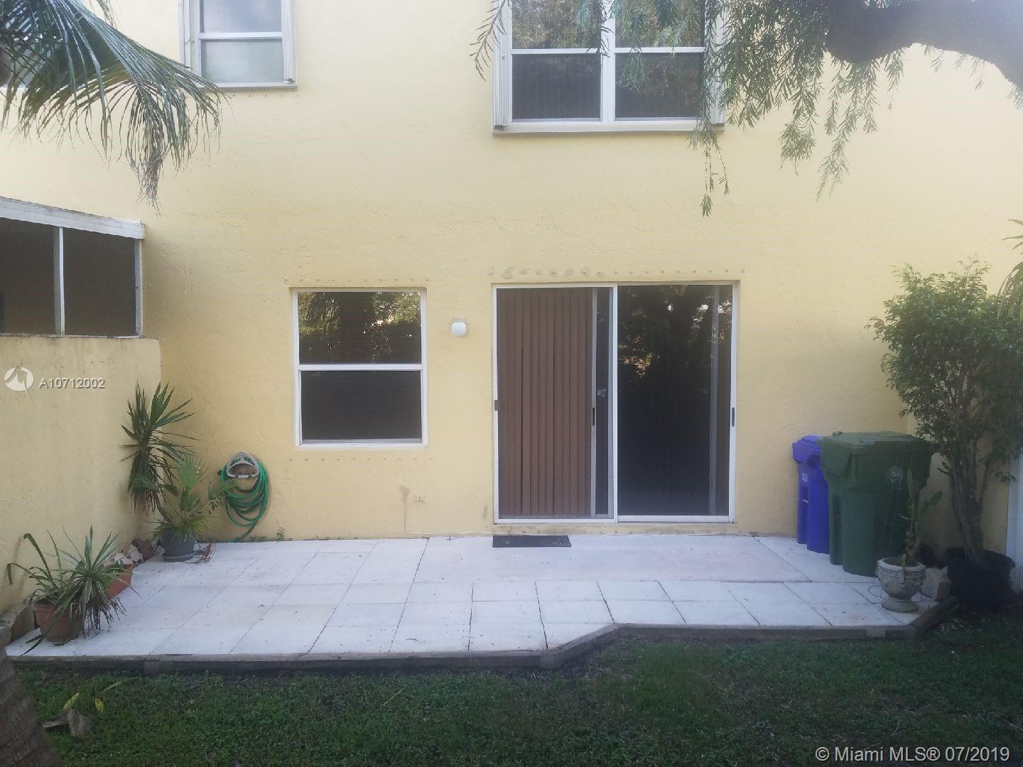 PEMBROKE SHORES - Residential