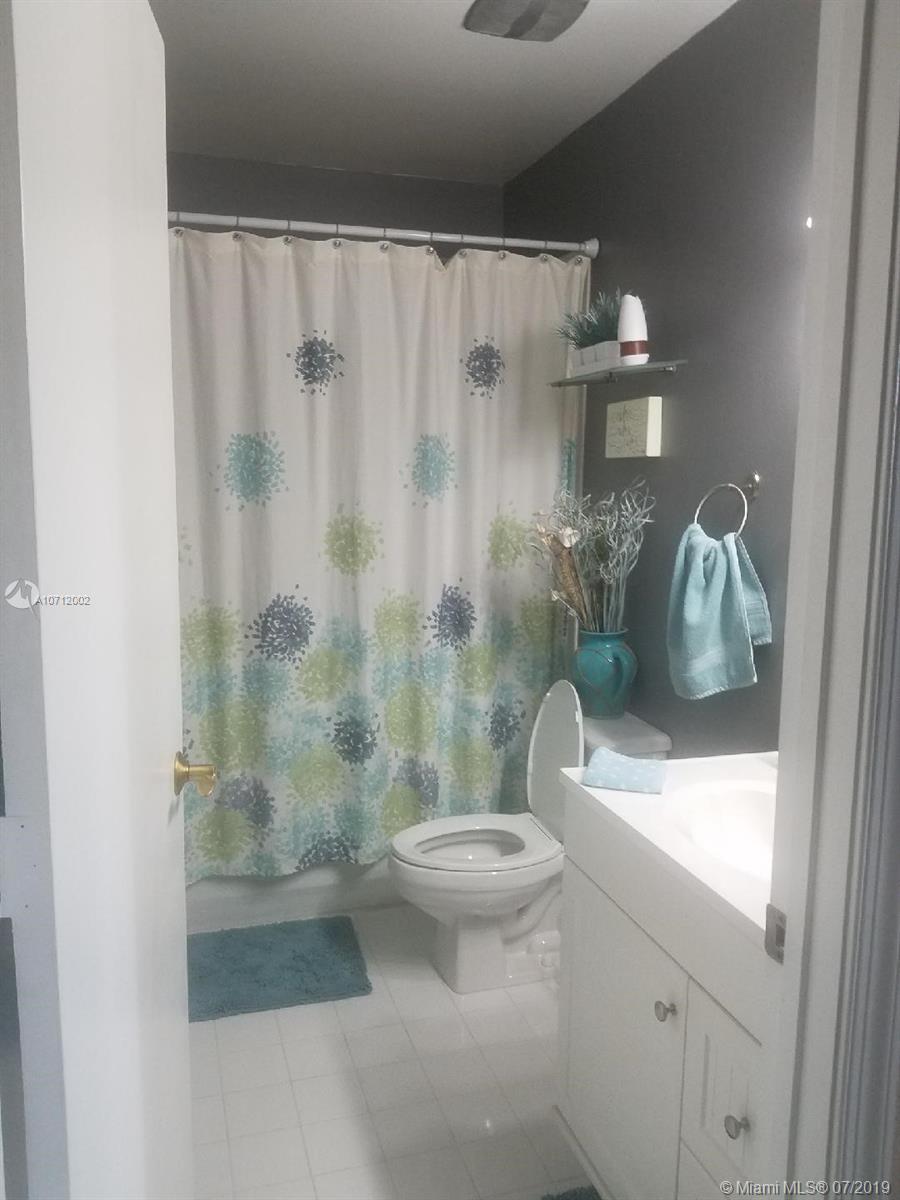 PEMBROKE SHORES - Residential