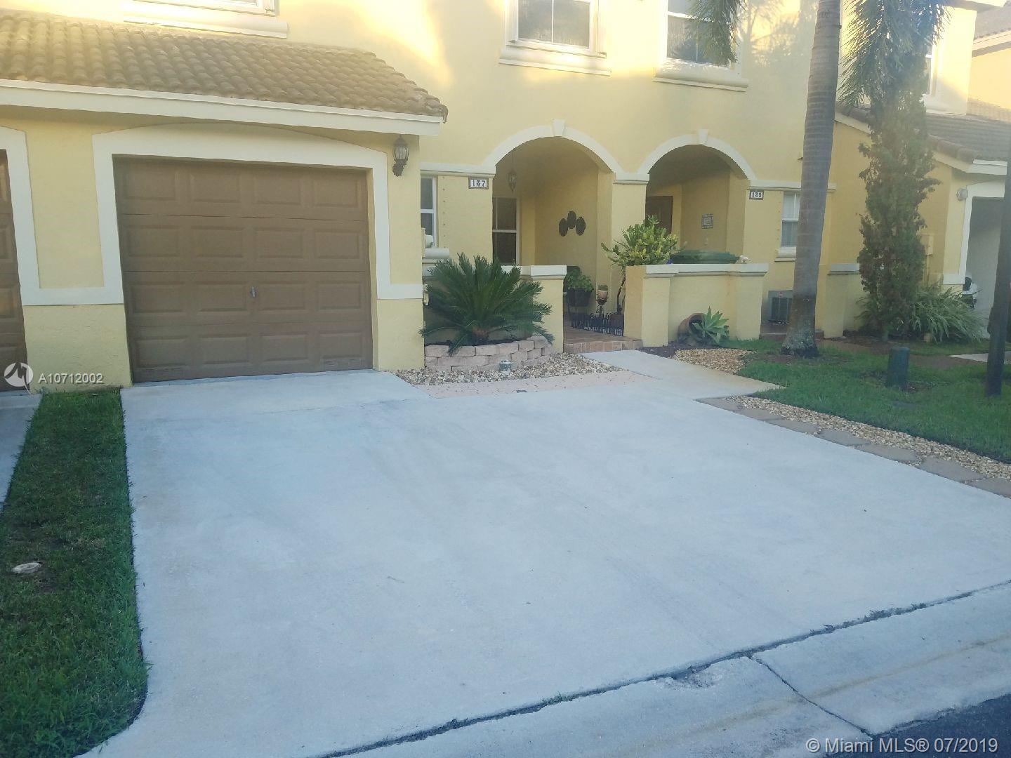 PEMBROKE SHORES - Residential