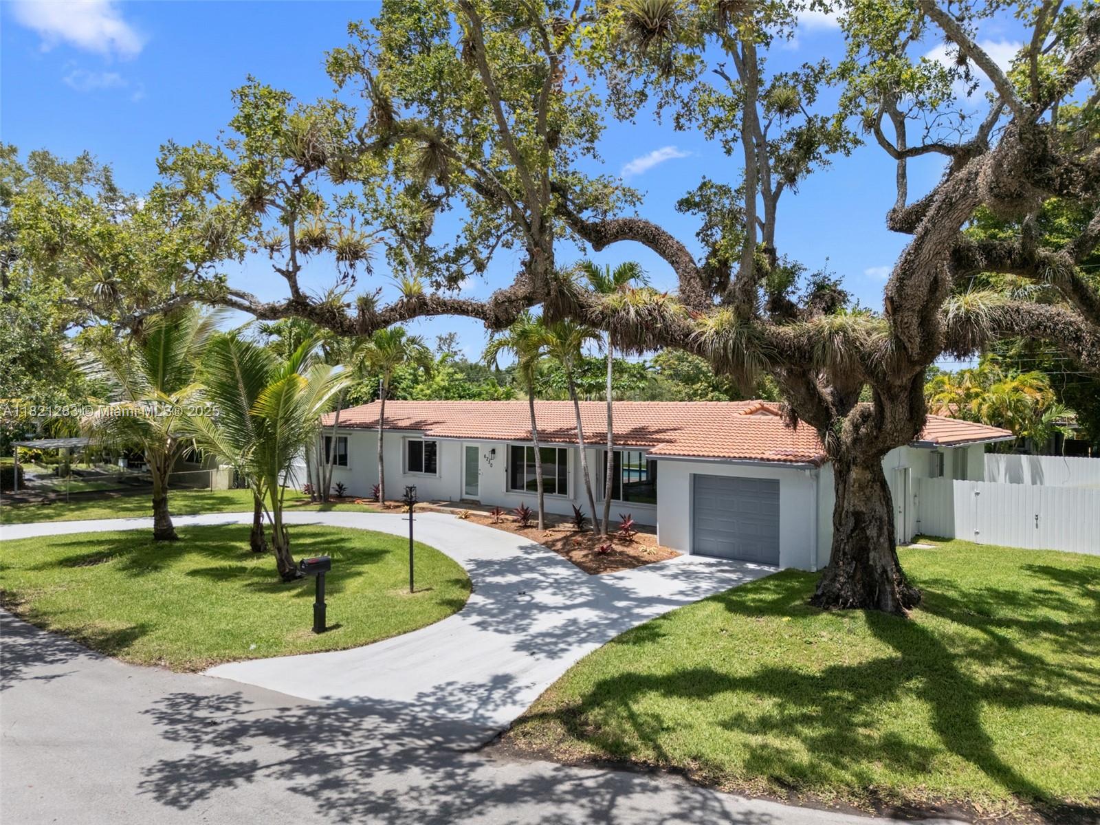 6250 Sw 62 Pl, South Miami, Miami-Dade County, Florida - 4 Bedrooms  
3 Bathrooms - 
