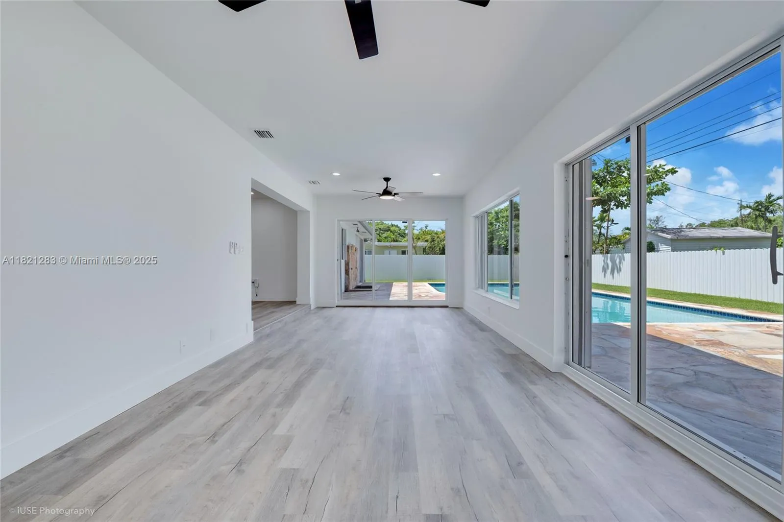 South Miami, Florida 33143, United States, 4 Bedrooms Bedrooms, ,3 BathroomsBathrooms,Residential,Active,151315