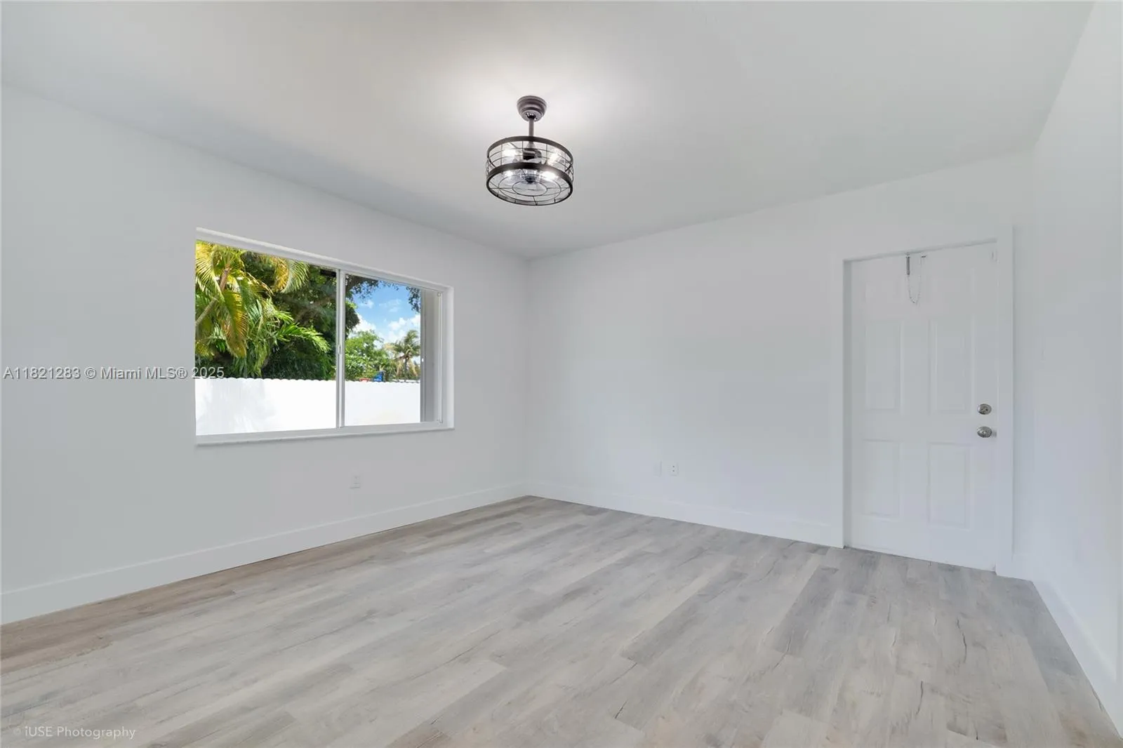 South Miami, Florida 33143, United States, 4 Bedrooms Bedrooms, ,3 BathroomsBathrooms,Residential,Active,151315