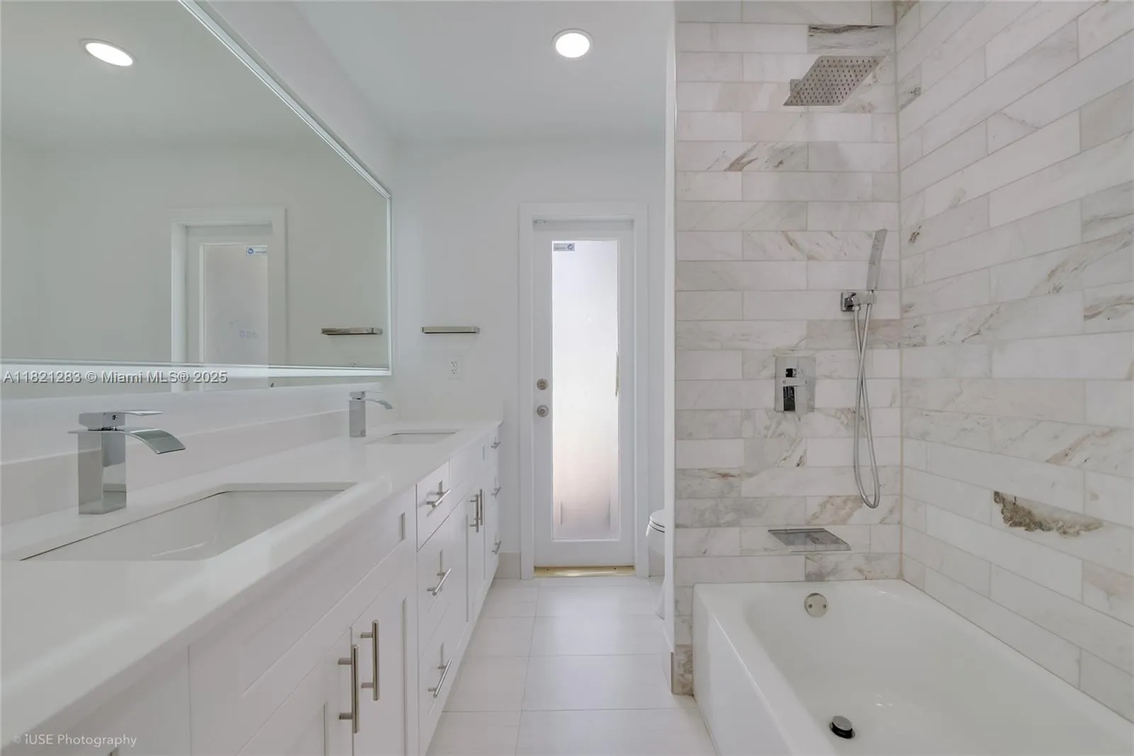 South Miami, Florida 33143, United States, 4 Bedrooms Bedrooms, ,3 BathroomsBathrooms,Residential,Active,151315