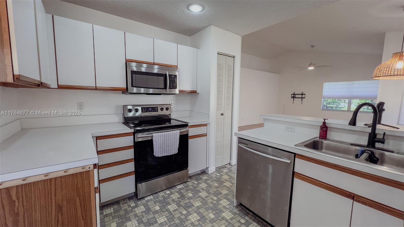 FOREST RIDGE CLUSTER HOME - Residential Lease