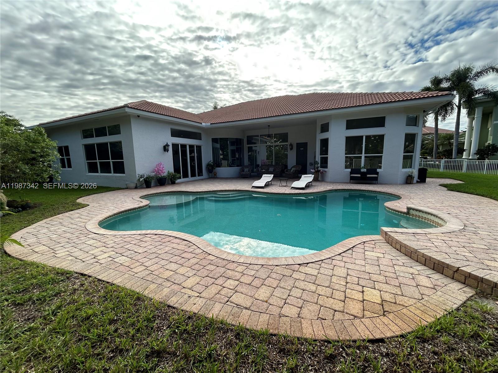 SUNSET LAKES PLAT THREE - Residential