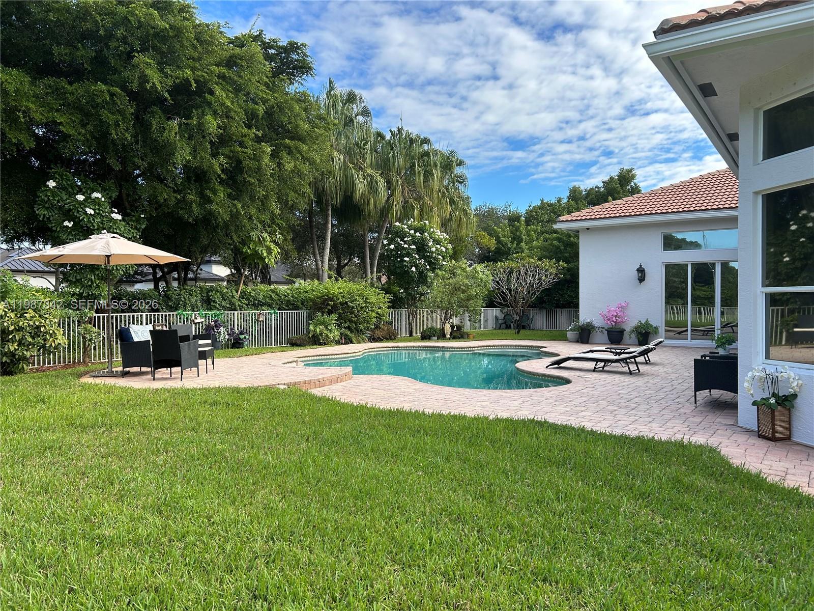 SUNSET LAKES PLAT THREE - Residential