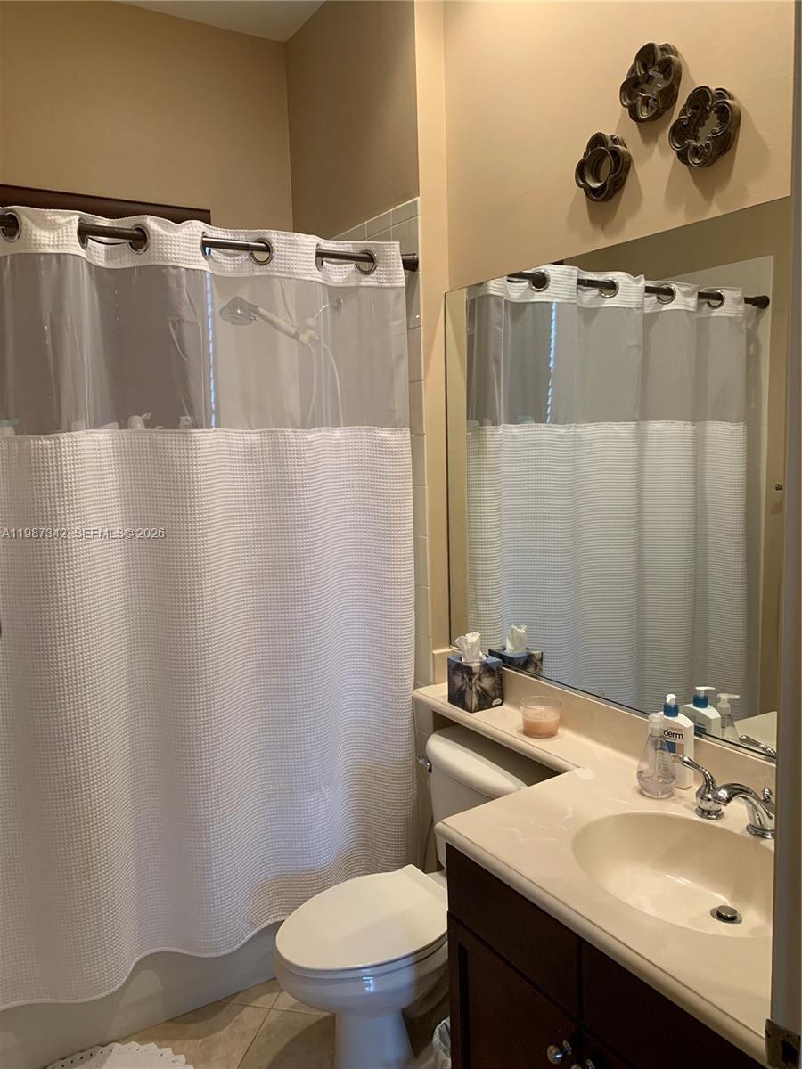 SUNSET LAKES PLAT THREE - Residential