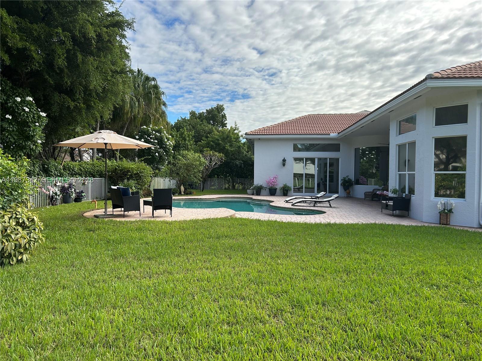 SUNSET LAKES PLAT THREE - Residential