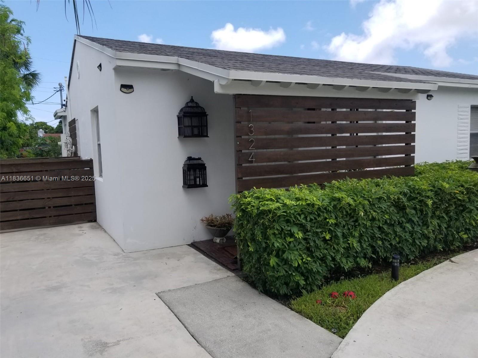 1324 NW 1st Ave 1324