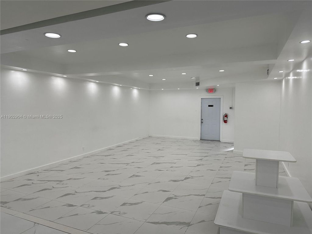 Photo of 921 S 21st Ave, Hollywood, FL 33020 (MLS # A11902904)