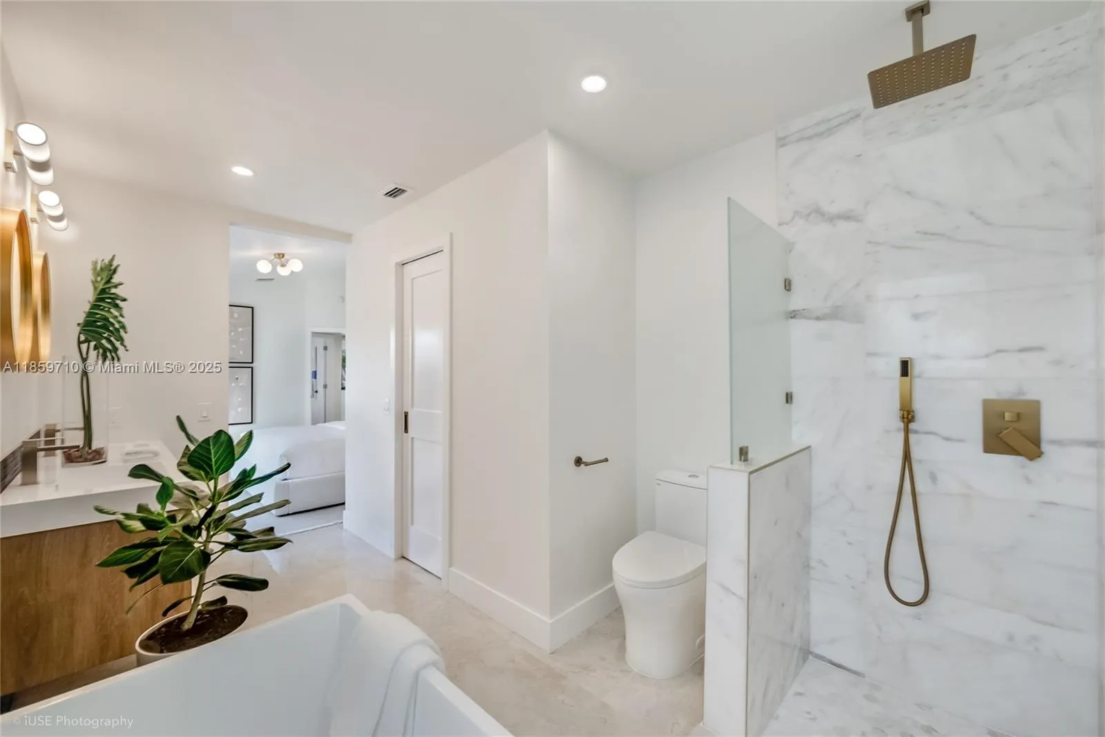 Miami, Florida 33186, United States, 3 Bedrooms Bedrooms, ,3 BathroomsBathrooms,Residential,Pending,193016