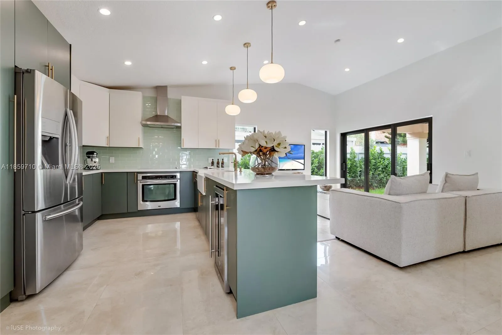 Miami, Florida 33186, United States, 3 Bedrooms Bedrooms, ,3 BathroomsBathrooms,Residential,Pending,193016