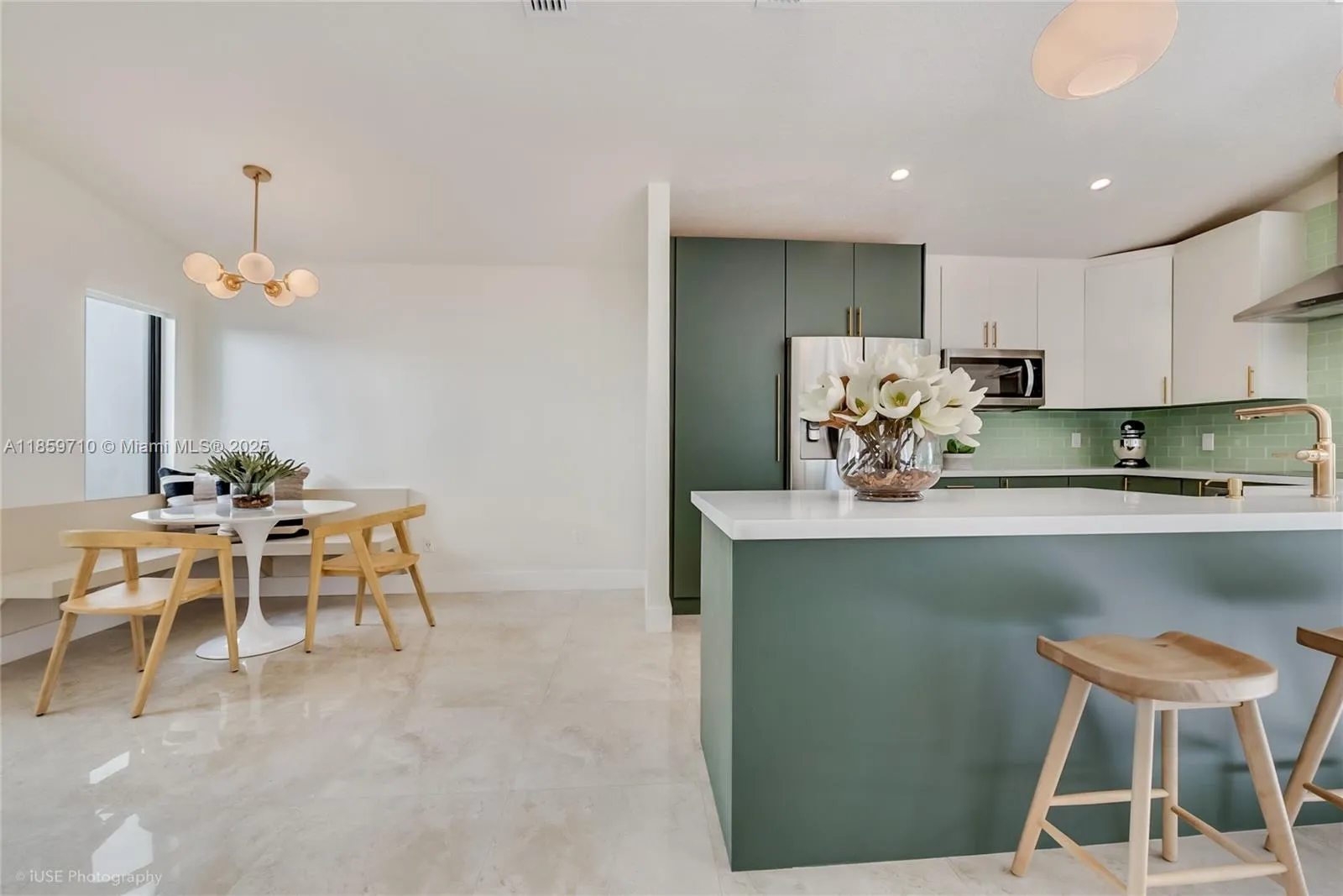 Miami, Florida 33186, United States, 3 Bedrooms Bedrooms, ,3 BathroomsBathrooms,Residential,Pending,193016