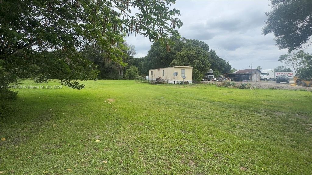 Photo of 2834 W US Hwy 27, Clewiston, FL 33440 (MLS # A11919036)