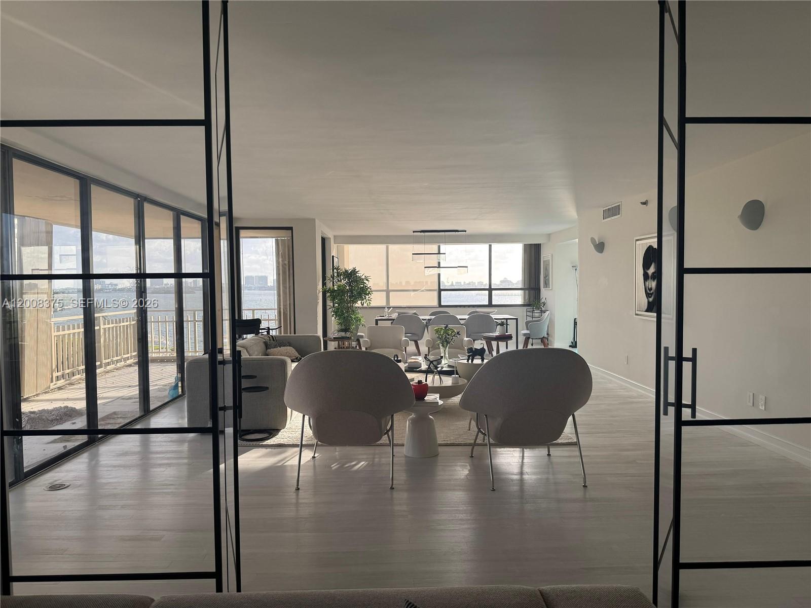 11113 Biscayne Blvd 558