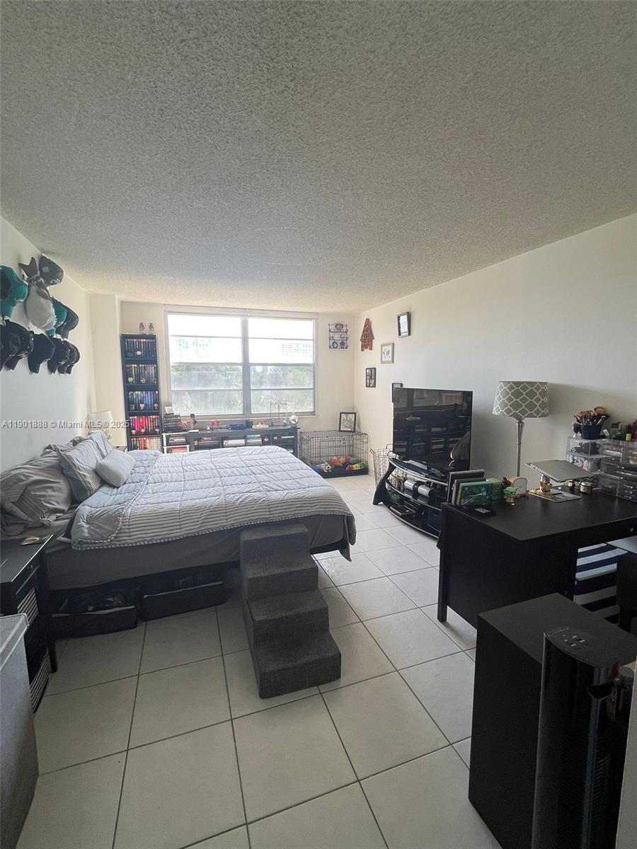 ADMIRALS PORT CONDO EAST - Residential