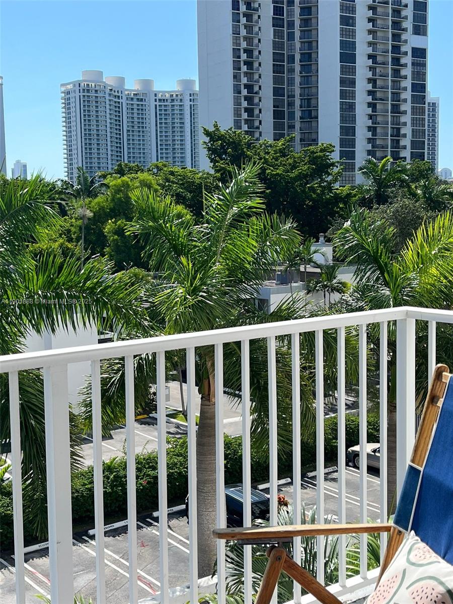 ADMIRALS PORT CONDO EAST - Residential