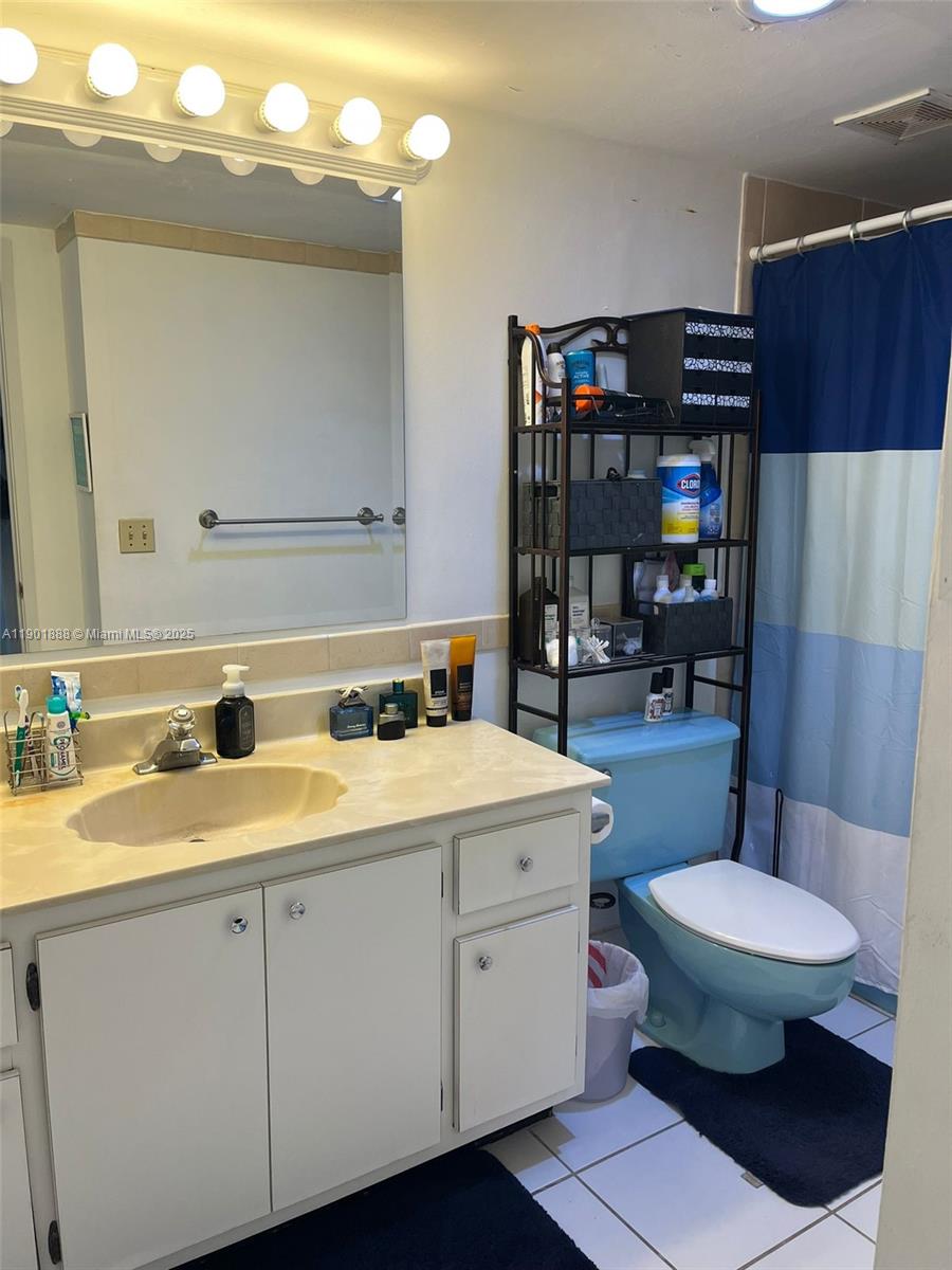 ADMIRALS PORT CONDO EAST - Residential