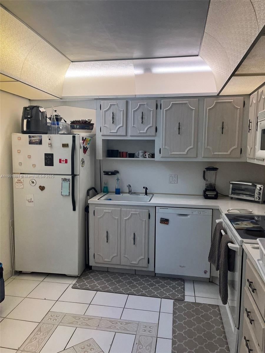 ADMIRALS PORT CONDO EAST - Residential
