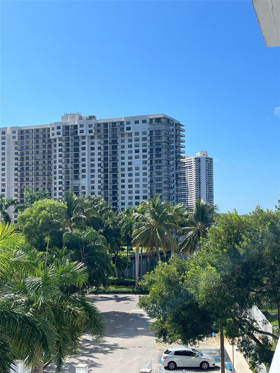 View photos, virtual tours, details... 2851 NE 183rd St 405E