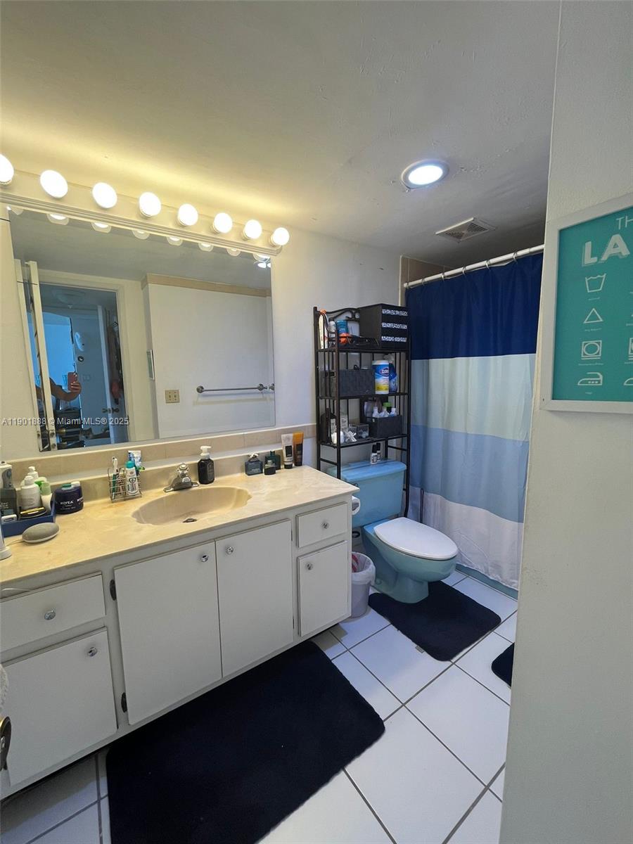 ADMIRALS PORT CONDO EAST - Residential