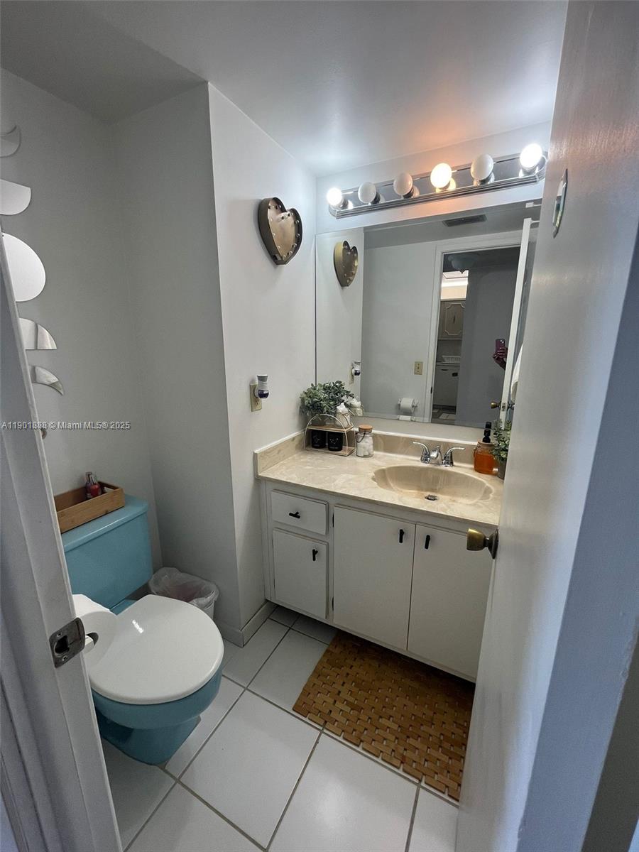 ADMIRALS PORT CONDO EAST - Residential