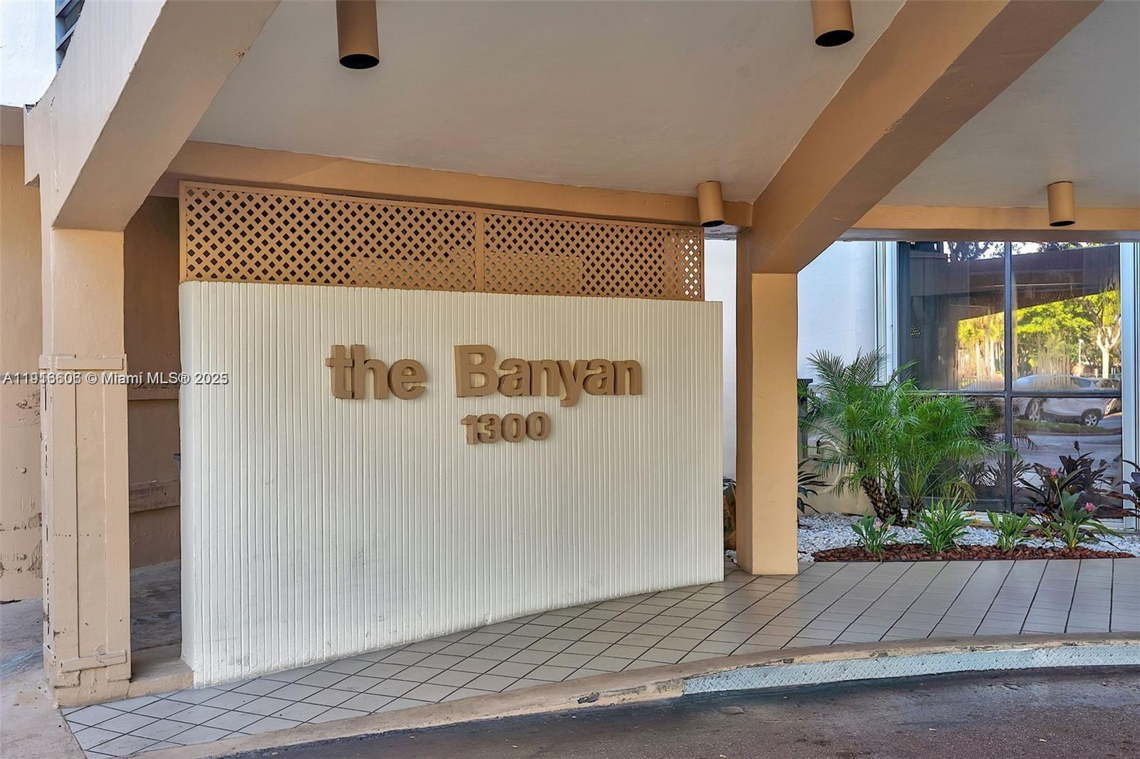 1300 Saint Charles Pl L12